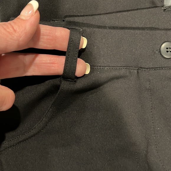 Yogi pace XS black yoga pants 2 pockets in front 2 on back with mock button - Picture 9 of 12